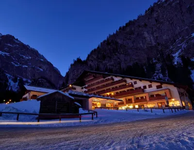 Hotel Principe Marmolada Hotel dekat Serrai di Sottoguda