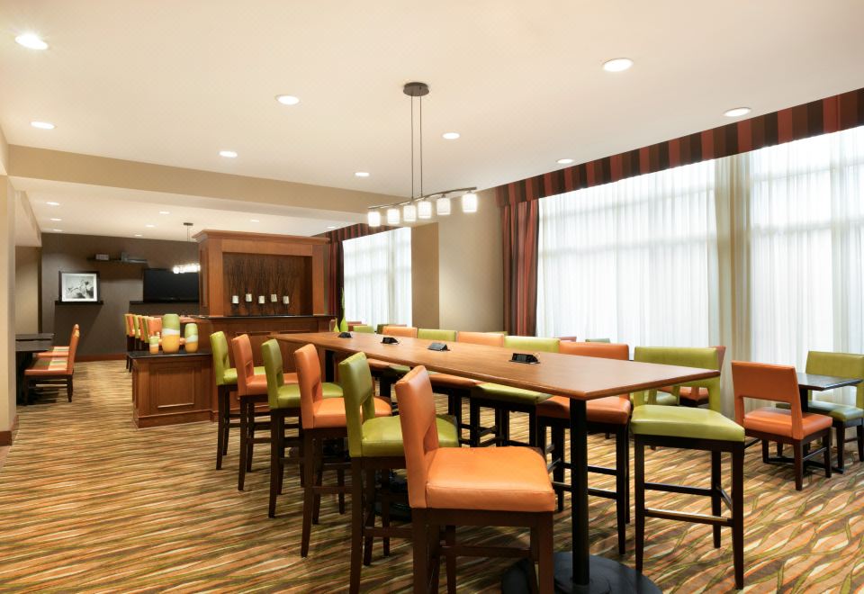 햄프턴 인 뉴속 - 라과디아 에어포트 입구