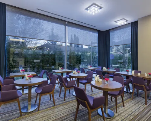 Hampton by Hilton Istanbul Atakoy Hotels near Bakirkoy