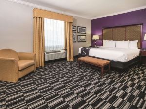 La Quinta Inn & Suites by Wyndham Dallas South-DeSoto