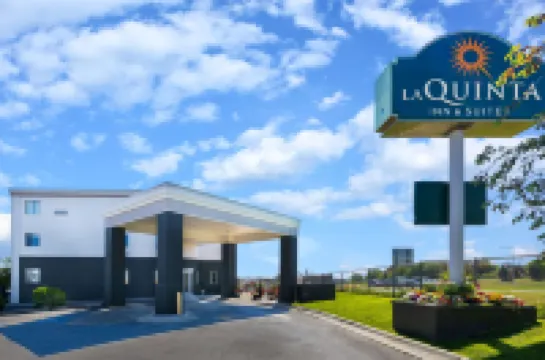 La Quinta Inn & Suites by Wyndham Helena Hotels in Helena