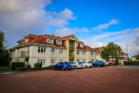 Turnberry Apartments - parking