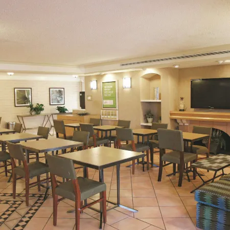 Baymont by Wyndham Houston la Porte