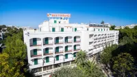 Hotel Mediterraneo Отели рядом с достопримечательностью «Villaggio Cala Azzurra»