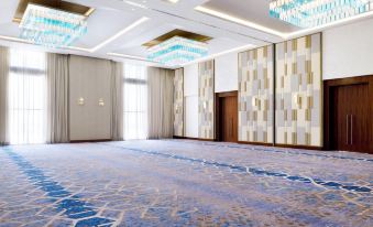Holiday Inn Dubai Al-Maktoum Airport