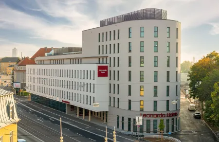 Leonardo Hotel Augsburg Отели рядом с достопримечательностью «Textil- und Industriemuseum»