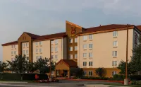 Red Roof PLUS+ Long Island - Garden City Hotels in Garden City