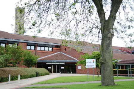 Yarnfield Park Training and Conference Centre Отели рядом с достопримечательностью «Come Into Play»