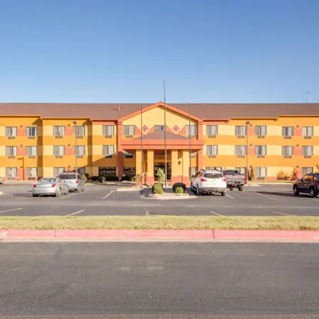 Quality Inn & Suites MidAmerica Industrial Park Area