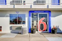 Motel 6 Green Bay, WI - Pet friendly