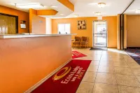 Econo Lodge & Suites Hotels in Pekin Township
