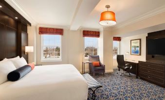 Hotel Saranac, Curio Collection by Hilton