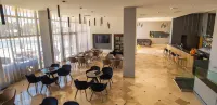 Arena Hotel Holiday - Quầy bar