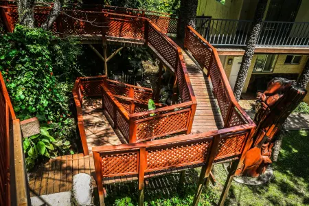 Easter Island Ecolodge Отели в г. Остров Пасхи