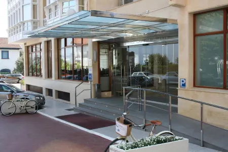 Las Rocas Playa Hotel Отели в г. Miono