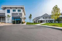 Pelham House Resort Hotels in Dennis Port