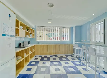 Loopinn Hostel Cartagena Отели рядом с достопримечательностью «Escultura de Carlos III»