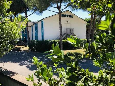 Halt Hotel - Choisissez l'Hôtellerie Indépendante Отели в г. Лат