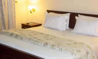 Lou Ralph Hotel - Housity