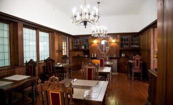 Cedar Gables Inn
