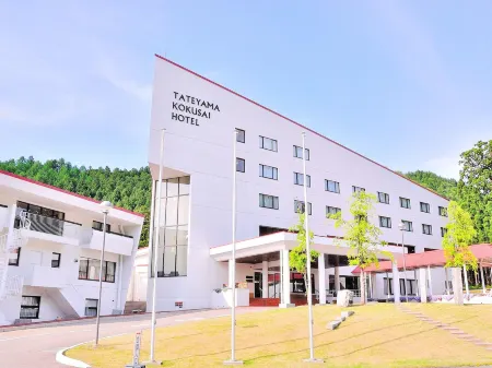 Tateyama Kokusai Hotel Отели рядом с достопримечательностью «Shōmyō Waterfall Observation Square.»