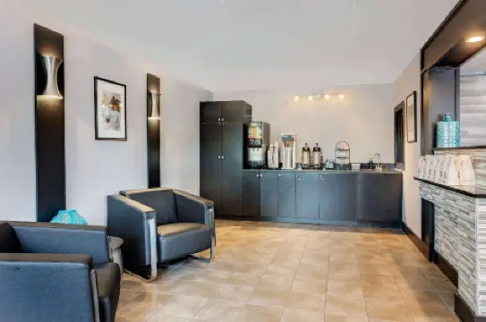 Travelodge by Wyndham College Park