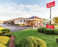 Econo Lodge & Suites Clarksville فنادق في Clarksville