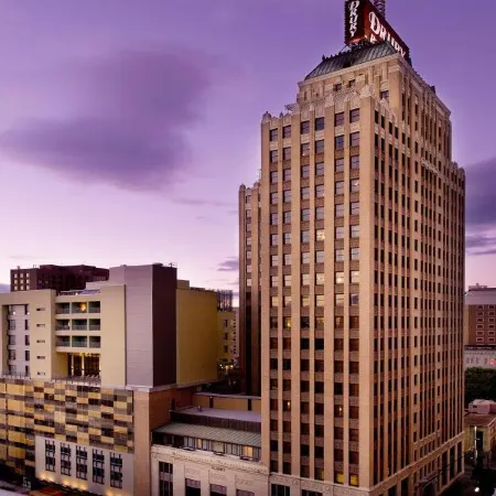 Drury Plaza Hotel San Antonio Riverwalk Отели рядом с достопримечательностью «Хемисфейр Парк»