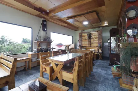 Alloyna Country Cottage Brastagi