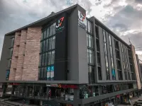 Trivelles Executive Suites Hotels near Ittefaq Plaza