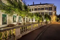 Hôtel de la Poste Hotels in Pommard