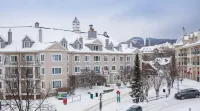 Holiday Inn Express & Suites Tremblant Hotels near Camping Boréal