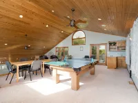 Manor on the River,  5,000 SQFT, Hot Tub & Kayaks Hotels in Champlin