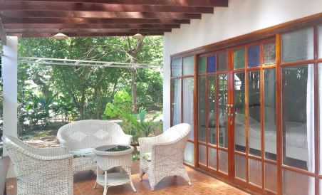 Tree House Hotel - Housity