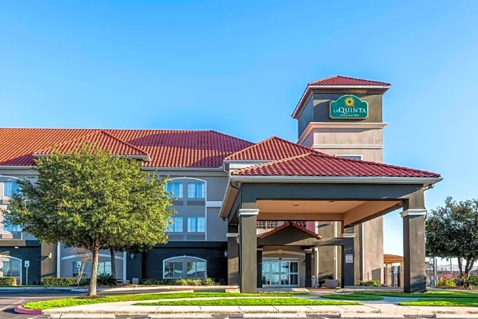 La Quinta Inn & Suites by Wyndham New Braunfels Hotels near 