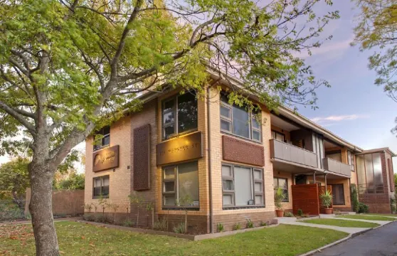 韋伯斯特温多列湖公寓