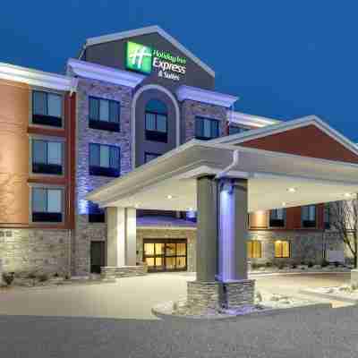 Holiday Inn Express & Suites Mitchell Hotel Exterior