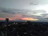 Premium Studio Room by Mareslim at Margonda Residence 5 فنادق في ديبوك