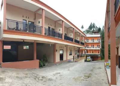 Hollymoon Sekar Ayu Hotel Hotel dekat Slamet Via Guci. Basecamp KOMPAK