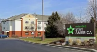 Extended Stay America Select Suites - Milwaukee - Waukesha Hotels near BP Pantry 41 Pewaukee Lake