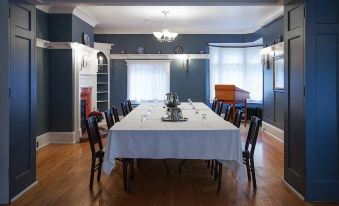 Leaside Manor