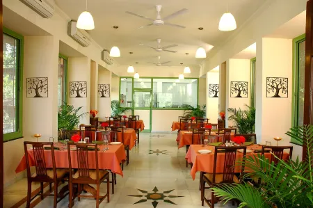 WelcomHeritage Maharani Bagh Orchard Retreat Отели в г. Пали