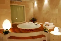 Splendid Conference & Spa Resort - Hot Tub