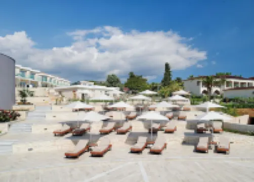 Alexandra Elegance Bridging Generations