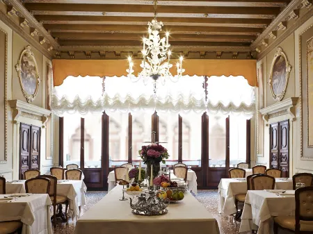 Palazzo Paruta & Wellness Suites Отели рядом с достопримечательностью «Palazzo Pisani Moretta»