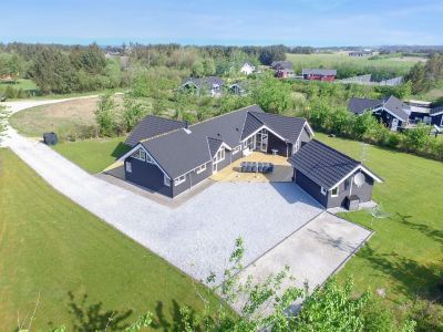 "Steen" - 800m from the Sea