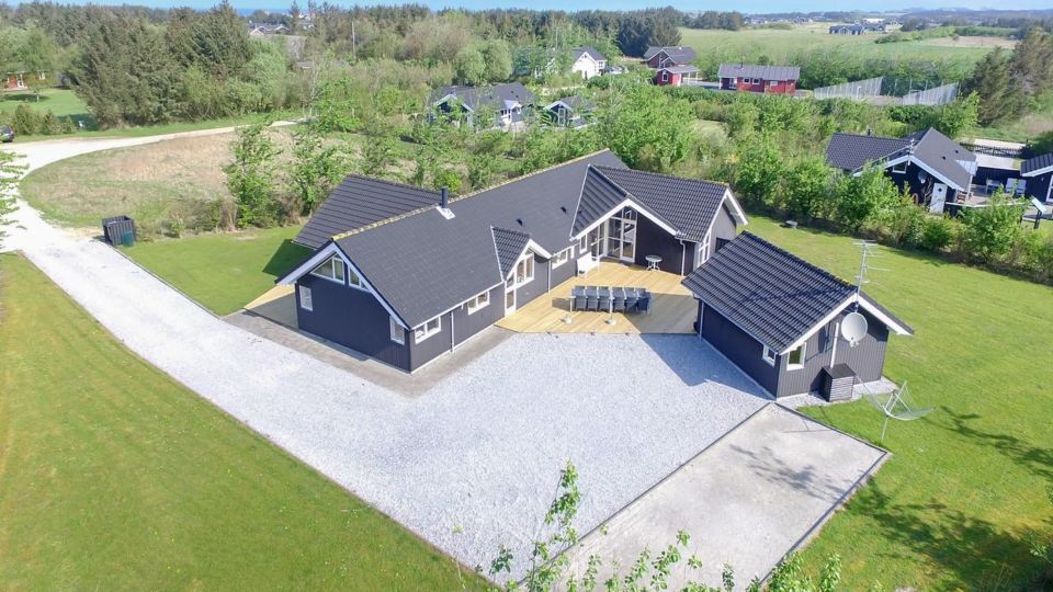 "Steen" - 800m from the Sea