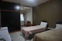 Wetsawat Place Hotel Hotels near Wat Ban Bak