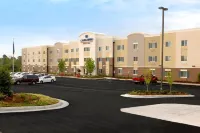 Candlewood Suites ERIE by IHG - parking