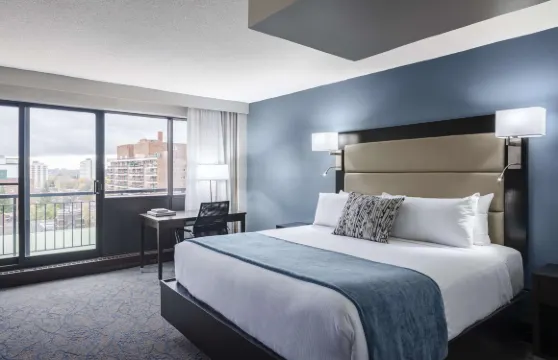 渥太華使館酒店及套房